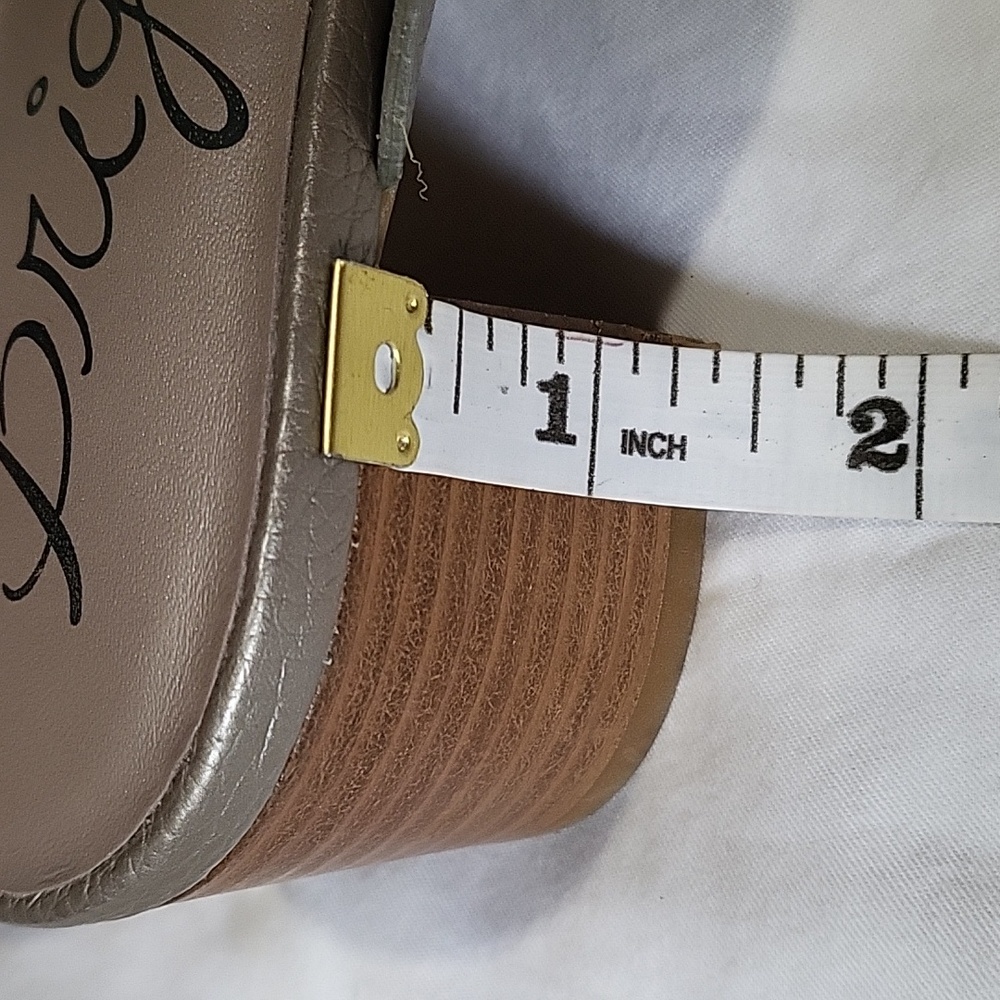 Brighton Alison Silver and Tan Mules with Metallic Medallion - Picture 4 of 6